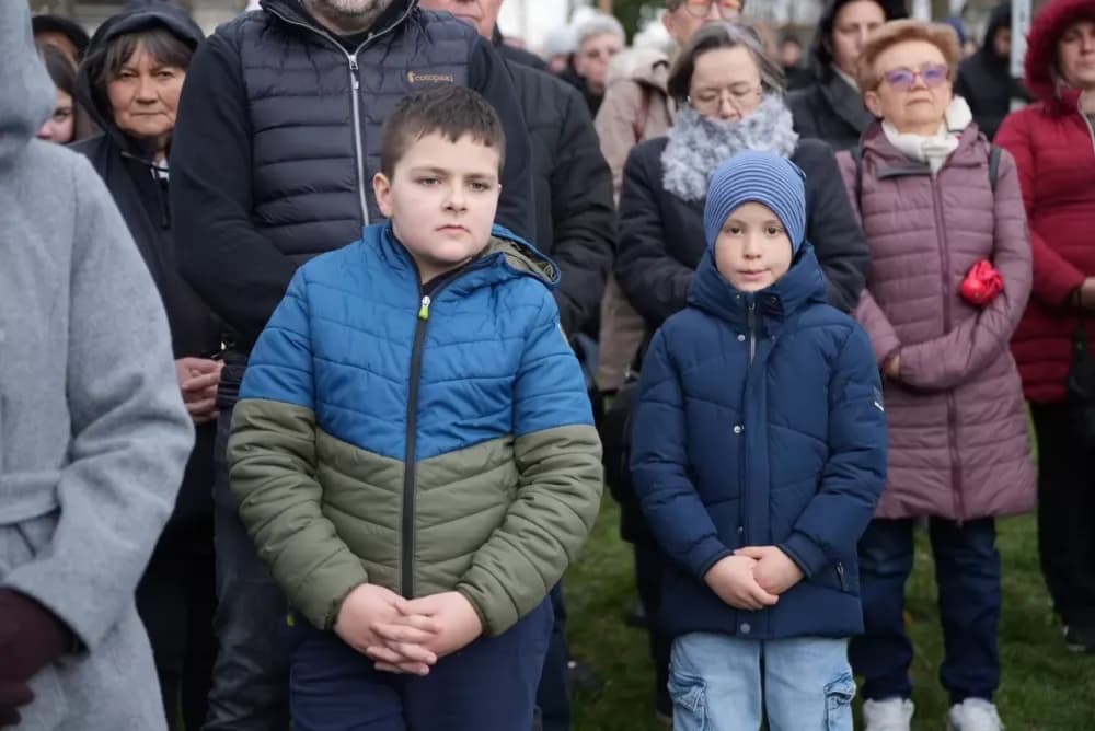 Križni put na požeškoj Kalvariji okupio brojne vjernike na Veliki petak