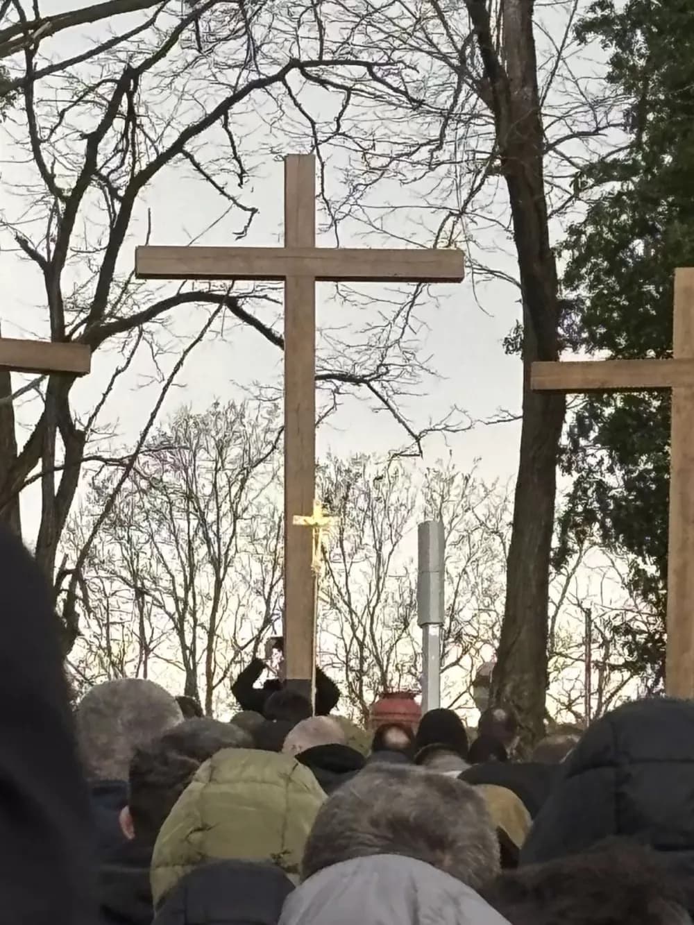 Križni put na požeškoj Kalvariji okupio brojne vjernike na Veliki petak