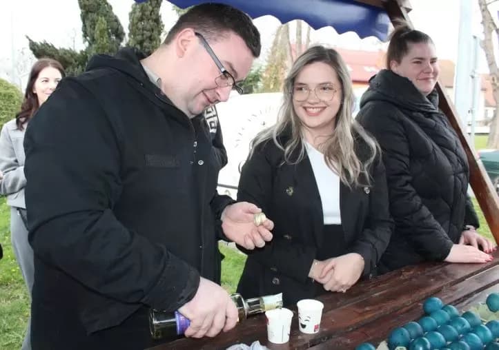 Ispred Gradske kuće u Pleternici podijeljeni posni obroci