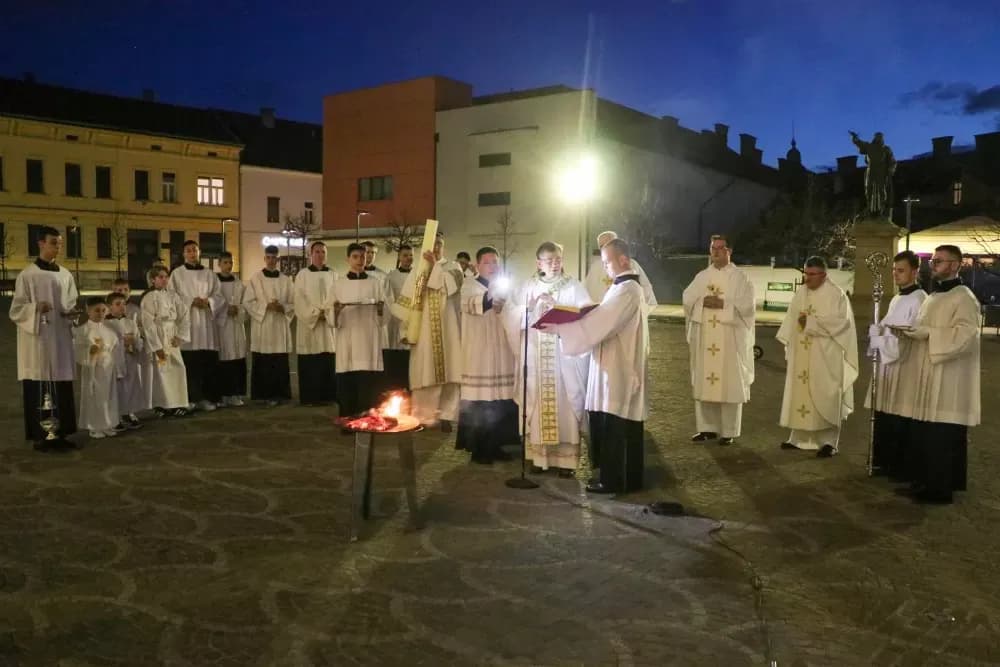 Vazmeno bdijenje u požeškoj Katedrali
