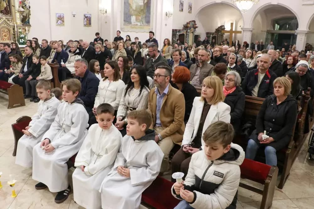 Vazmeno bdijenje u požeškoj Katedrali
