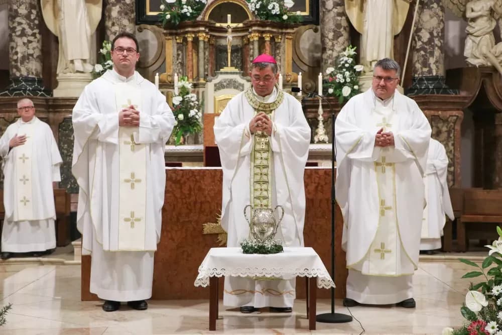 Vazmeno bdijenje u požeškoj Katedrali