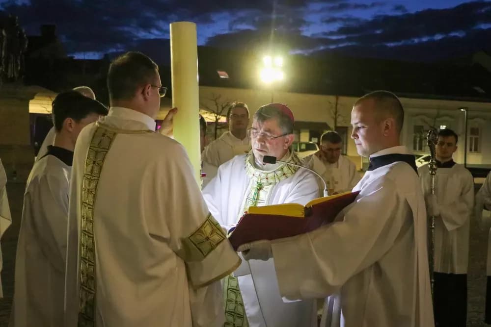 Vazmeno bdijenje u požeškoj Katedrali