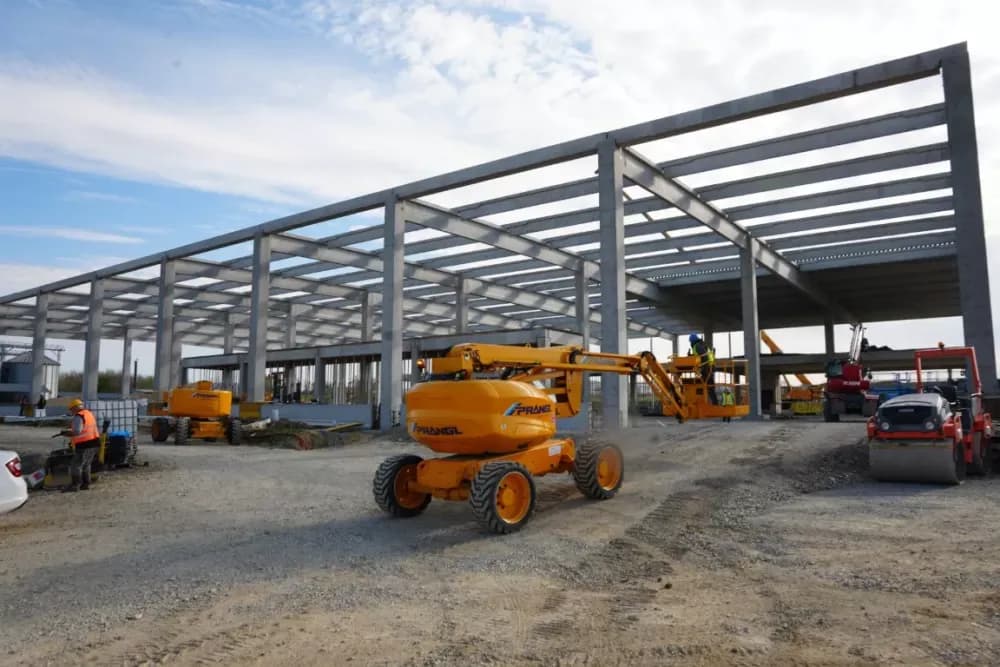 Gradnja Regionalnog distribucijskog centra za voće i povrće u Požegi od 16 milijuna eura napreduje prema planu