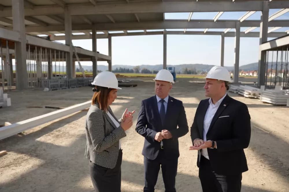 Gradnja Regionalnog distribucijskog centra za voće i povrće u Požegi od 16 milijuna eura napreduje prema planu