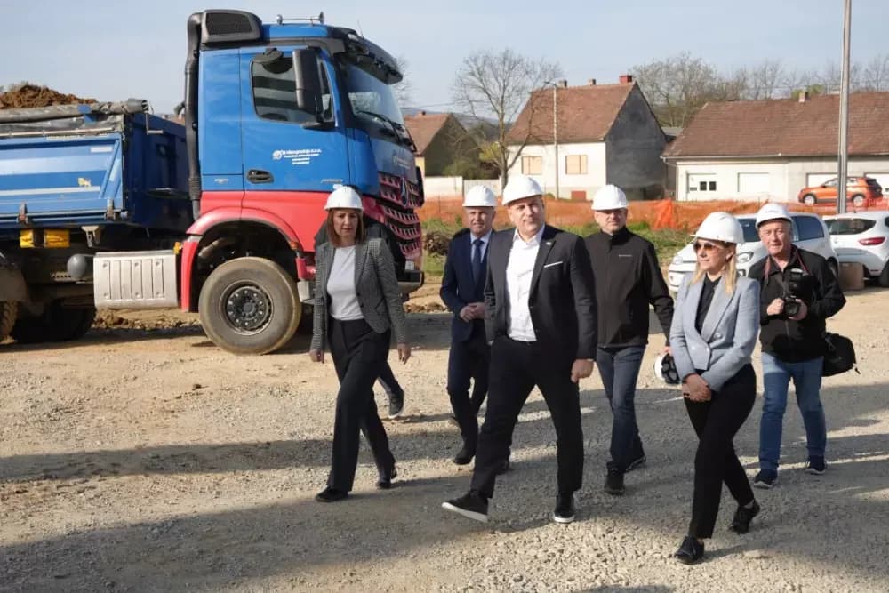 Gradnja Regionalnog distribucijskog centra za voće i povrće u Požegi od 16 milijuna eura napreduje prema planu