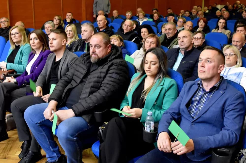 OSNOVANA UDRUGA „EKO KUTJEVO“: Školski primjer građanske inicijative uz prepunu dvoranu i zelene zastavice