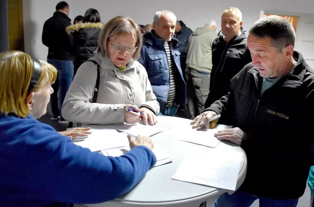 OSNOVANA UDRUGA „EKO KUTJEVO“: Školski primjer građanske inicijative uz prepunu dvoranu i zelene zastavice