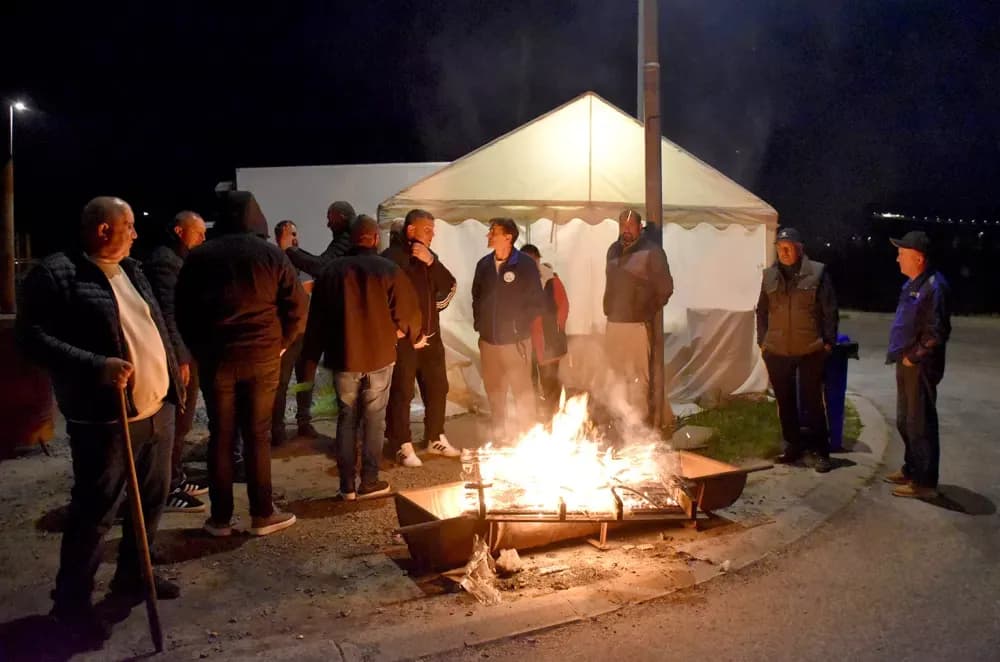 Novo vodstvo Udruge “EKO Kutjevo” u posjetu prosvjednicima: „Šator ostaje do daljnjeg!“