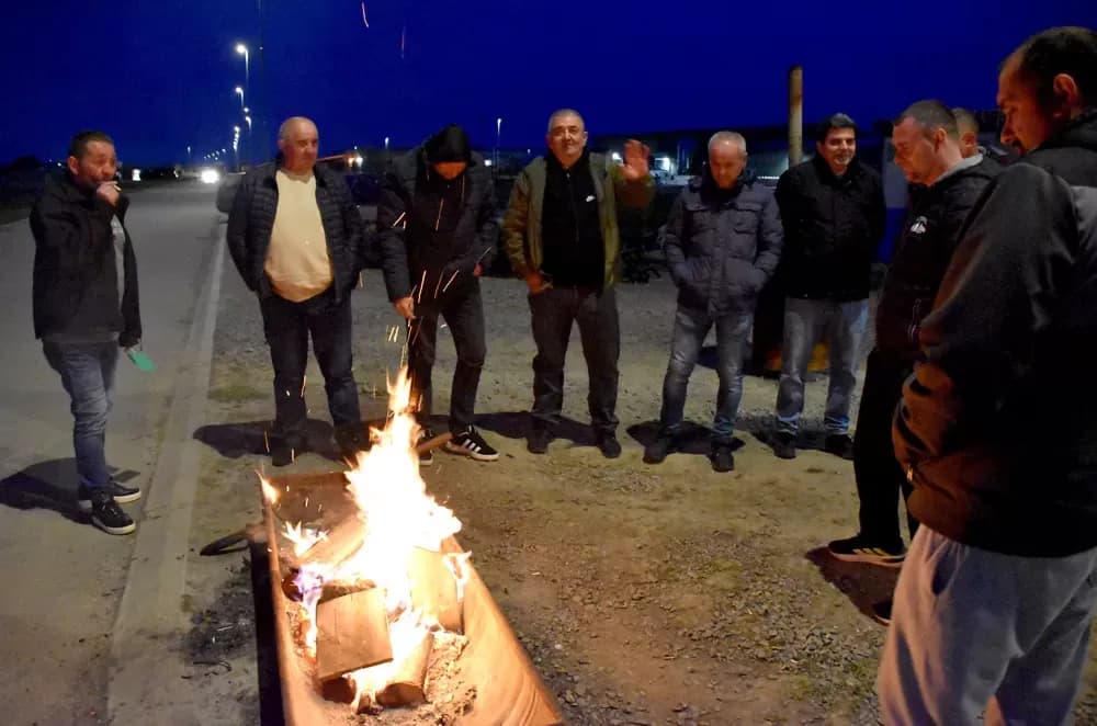 Novo vodstvo Udruge “EKO Kutjevo” u posjetu prosvjednicima: „Šator ostaje do daljnjeg!“
