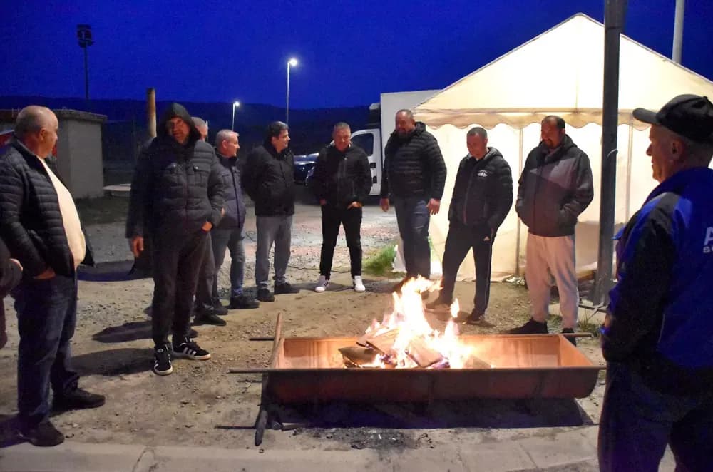 Novo vodstvo Udruge “EKO Kutjevo” u posjetu prosvjednicima: „Šator ostaje do daljnjeg!“