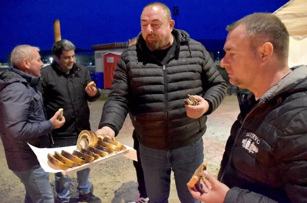 Novo vodstvo Udruge “EKO Kutjevo” u posjetu prosvjednicima: „Šator ostaje do daljnjeg!“