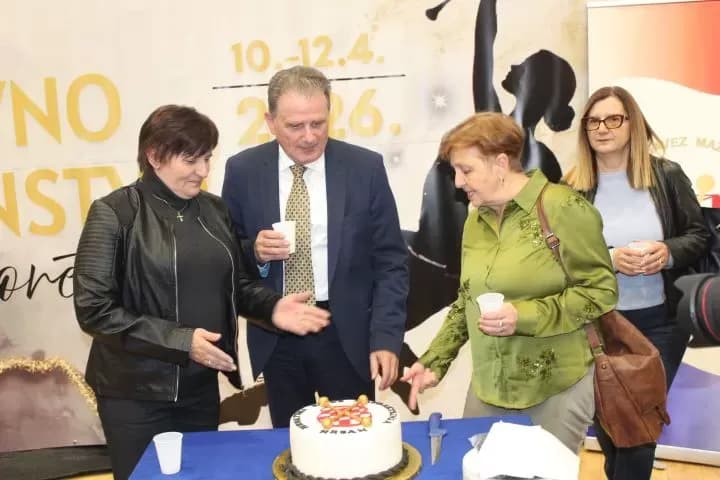 PLETERNICA: Svečano otvoreno 29. Državno prvenstvo u mažoret plesu