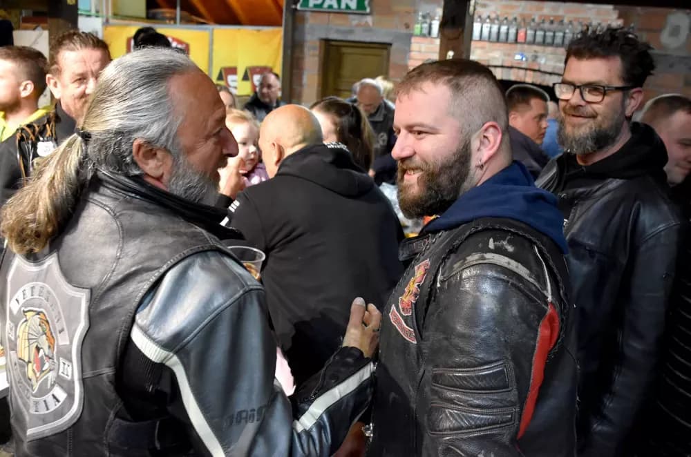 Veliki jubilej požeških bajkera: Moto klub Independente slavi 20 godina rada uz vola na ražnju i rock spektakl