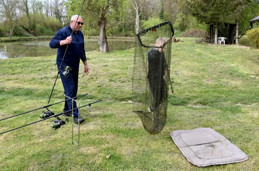 Nasljednik obiteljske tradicije: Mladi Robert Starčević ulovio svog prvog šarana