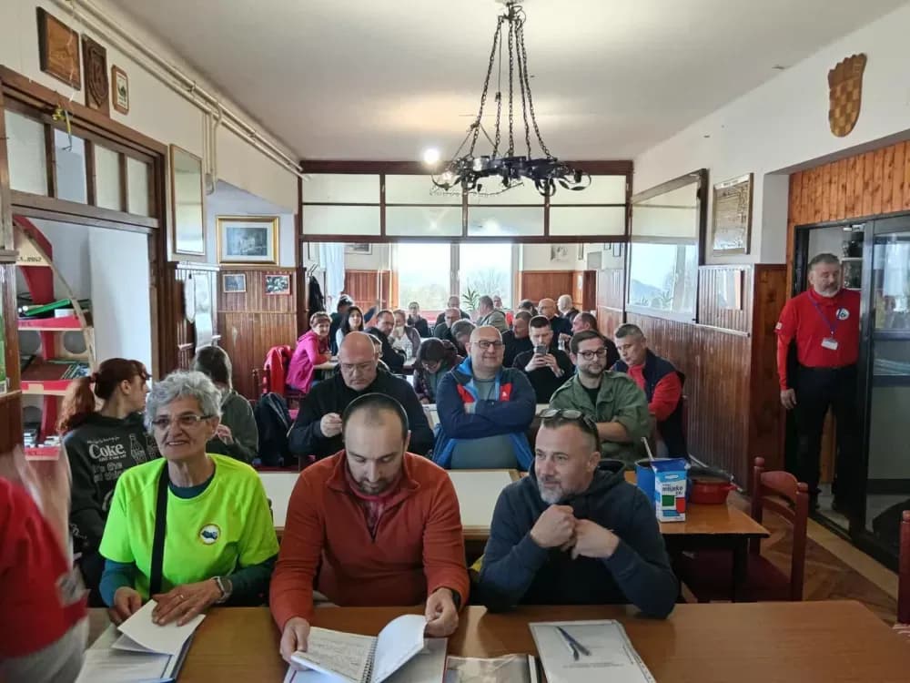 Sokolovac bogatiji za pet novih markacista