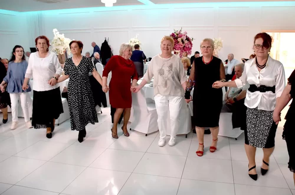 Plesna tradicija se nastavlja: Više od stotinu plesača ispunilo dvoranu Gloria
