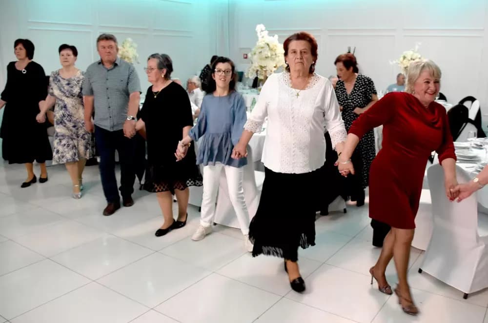Plesna tradicija se nastavlja: Više od stotinu plesača ispunilo dvoranu Gloria