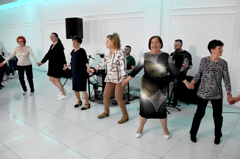 Plesna tradicija se nastavlja: Više od stotinu plesača ispunilo dvoranu Gloria