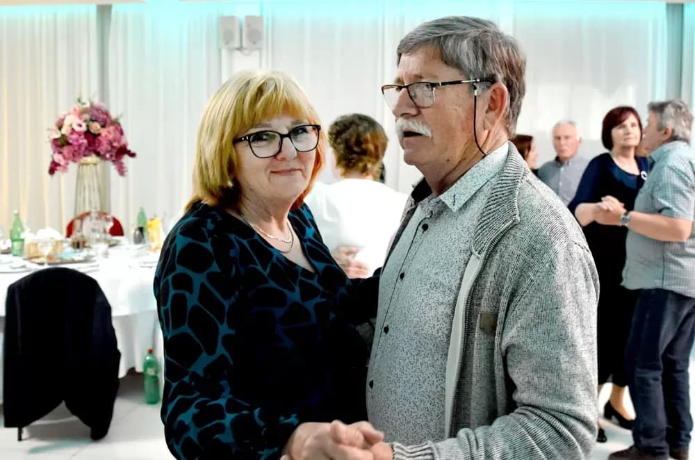 Plesna tradicija se nastavlja: Više od stotinu plesača ispunilo dvoranu Gloria
