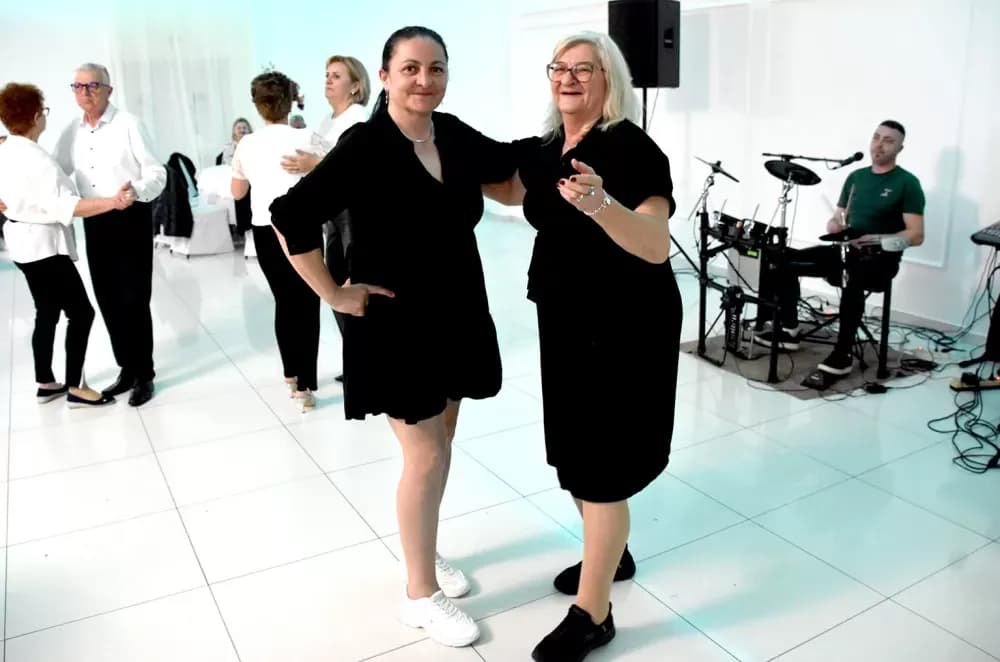 Plesna tradicija se nastavlja: Više od stotinu plesača ispunilo dvoranu Gloria