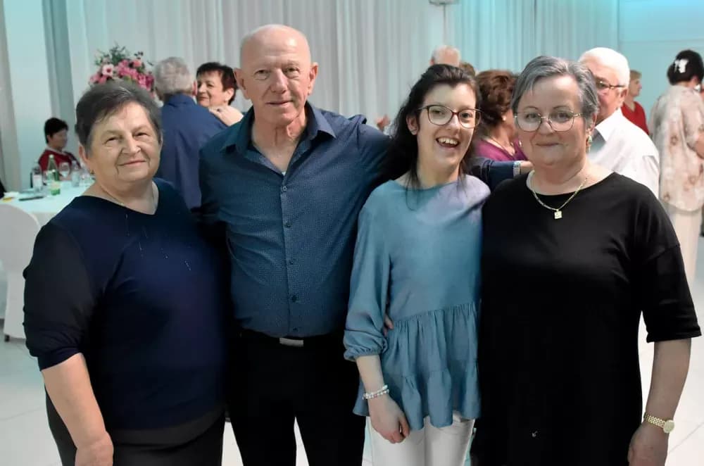 Plesna tradicija se nastavlja: Više od stotinu plesača ispunilo dvoranu Gloria