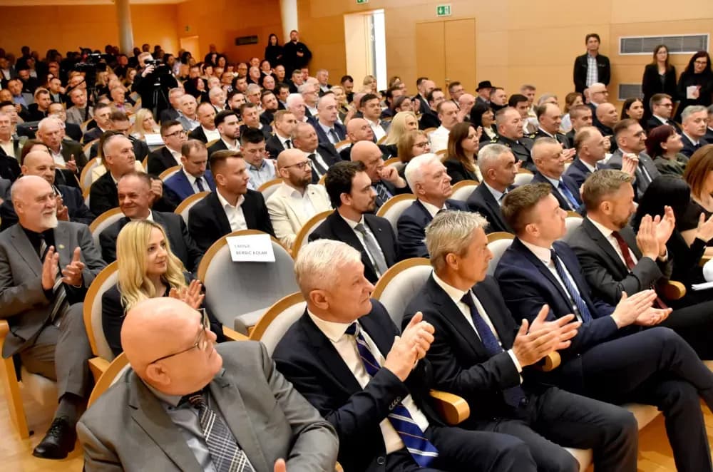 U svečanom ozračju i uz snažne poruke obilježen Dan Požeško-slavonske županije