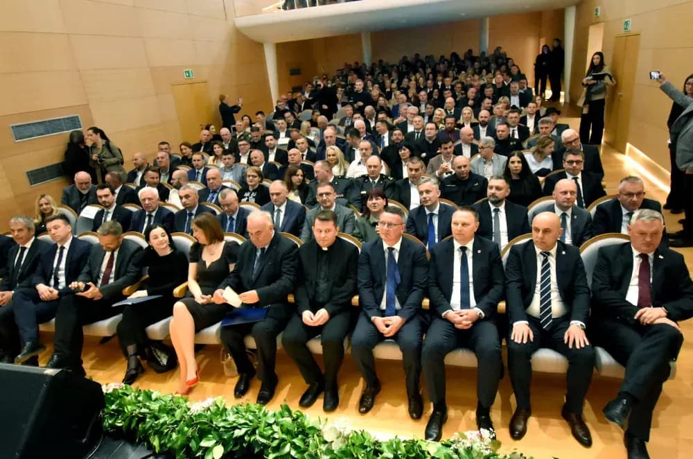 U svečanom ozračju i uz snažne poruke obilježen Dan Požeško-slavonske županije