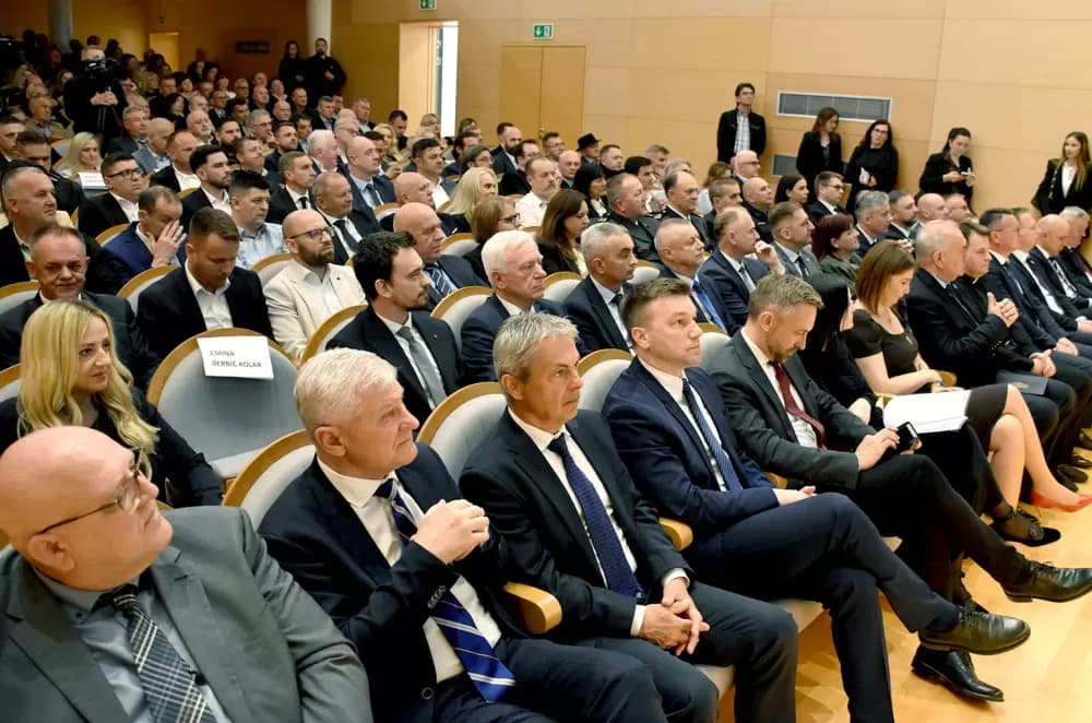 U svečanom ozračju i uz snažne poruke obilježen Dan Požeško-slavonske županije