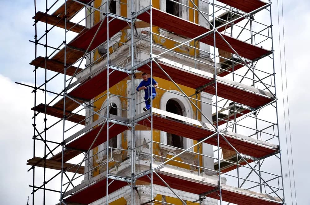 Povijesni zahvat u srcu Jakšića: Započelo rušenje tornja župne crkve sv. Barbare