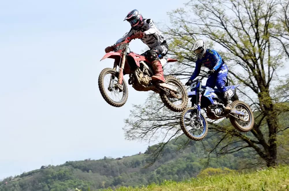 MOTOCROSS SPEKTAKL NA VILARAMA: Više od 150 vozača oduševilo brojnu publiku