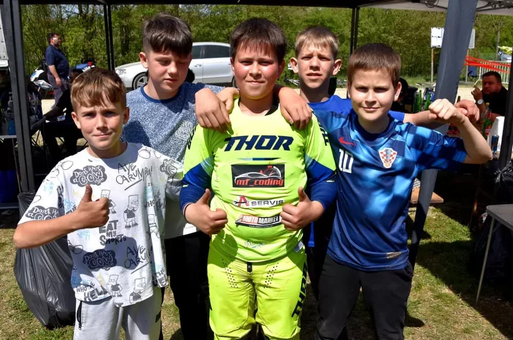 MOTOCROSS SPEKTAKL NA VILARAMA: Više od 150 vozača oduševilo brojnu publiku