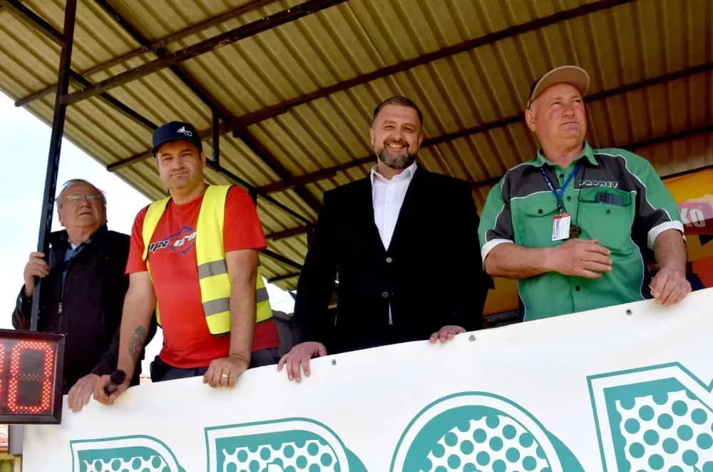 MOTOCROSS SPEKTAKL NA VILARAMA: Više od 150 vozača oduševilo brojnu publiku