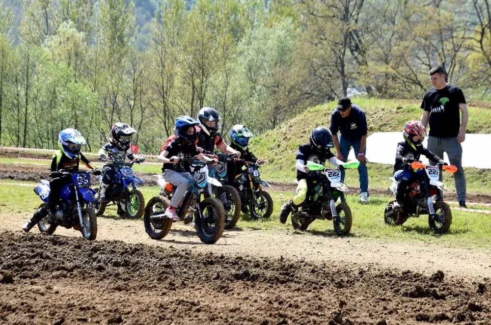 MOTOCROSS SPEKTAKL NA VILARAMA: Više od 150 vozača oduševilo brojnu publiku