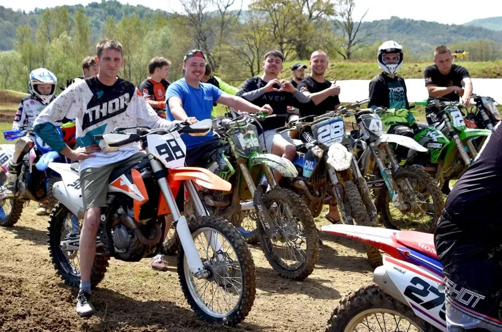 MOTOCROSS SPEKTAKL NA VILARAMA: Više od 150 vozača oduševilo brojnu publiku