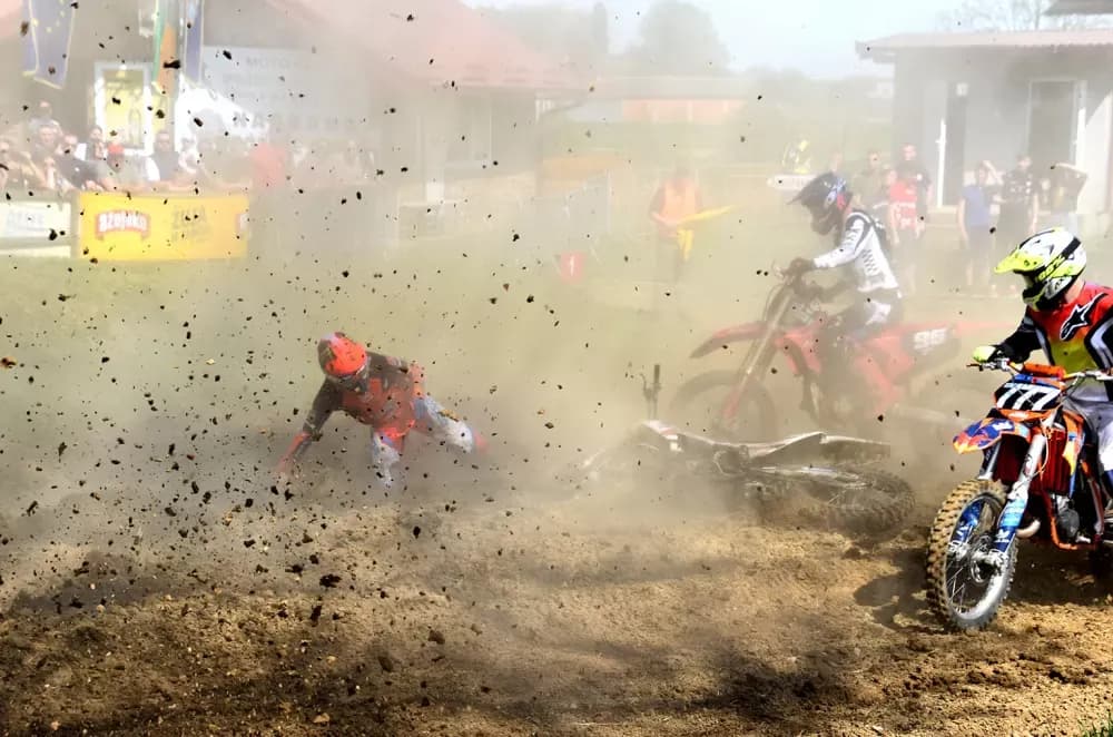 MOTOCROSS SPEKTAKL NA VILARAMA: Više od 150 vozača oduševilo brojnu publiku