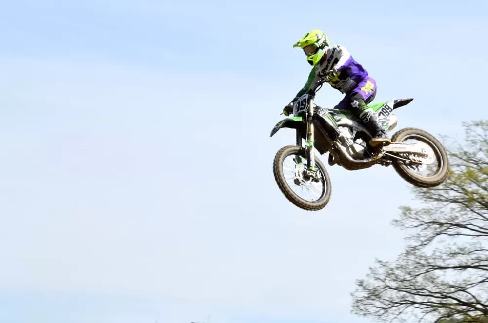 MOTOCROSS SPEKTAKL NA VILARAMA: Više od 150 vozača oduševilo brojnu publiku