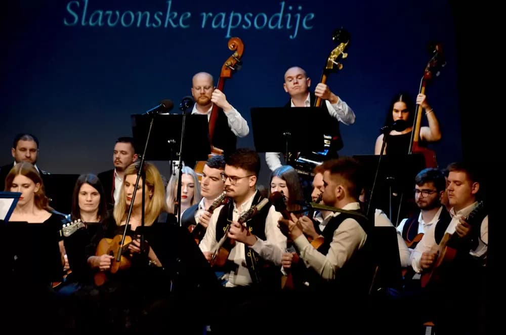 Glazbena čarolija u Požegi: Tamburaški spektakl Županijskog orkestra „Vallis Aurea“
