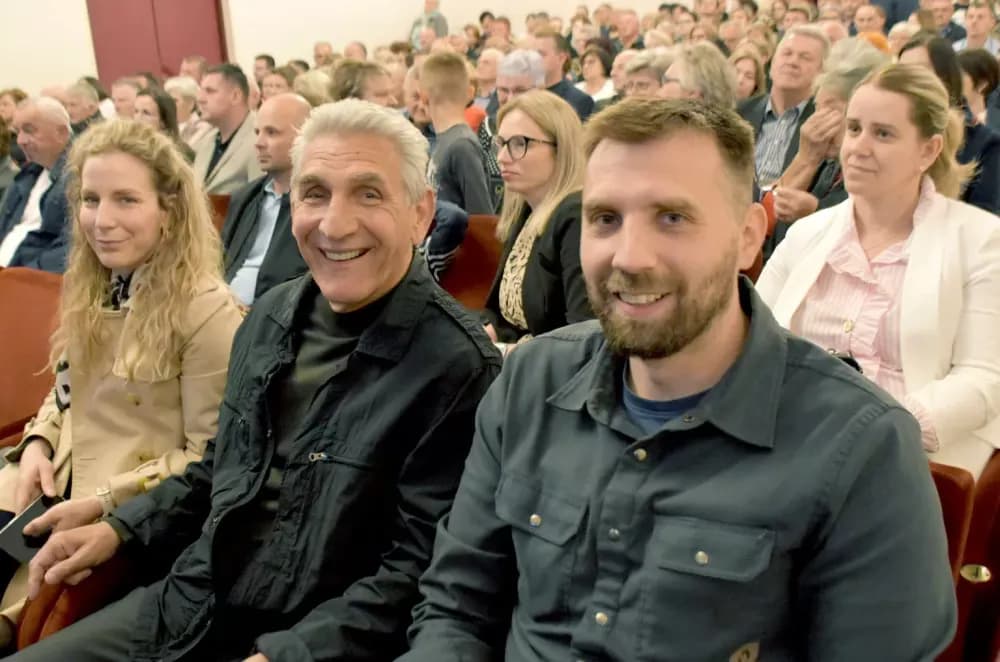 Glazbena čarolija u Požegi: Tamburaški spektakl Županijskog orkestra „Vallis Aurea“