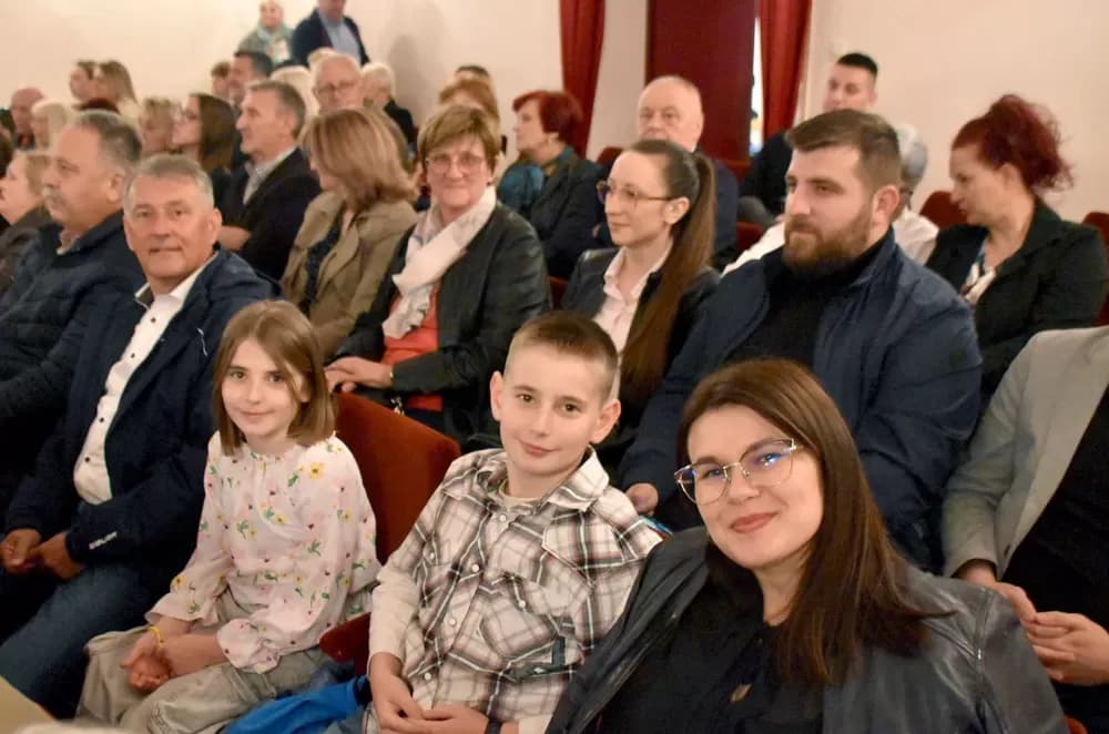 Glazbena čarolija u Požegi: Tamburaški spektakl Županijskog orkestra „Vallis Aurea“