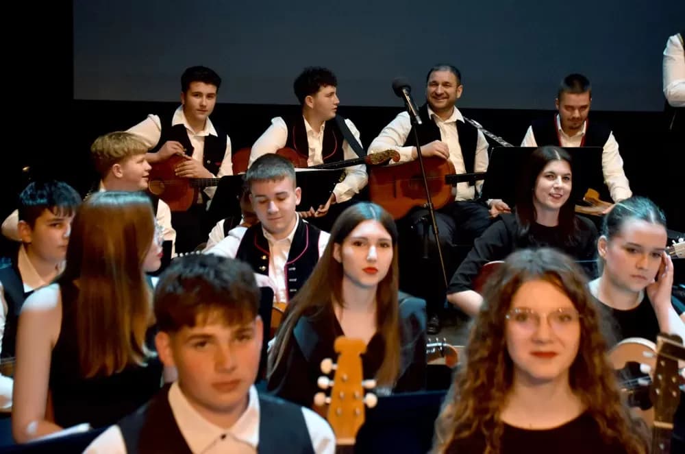 Glazbena čarolija u Požegi: Tamburaški spektakl Županijskog orkestra „Vallis Aurea“