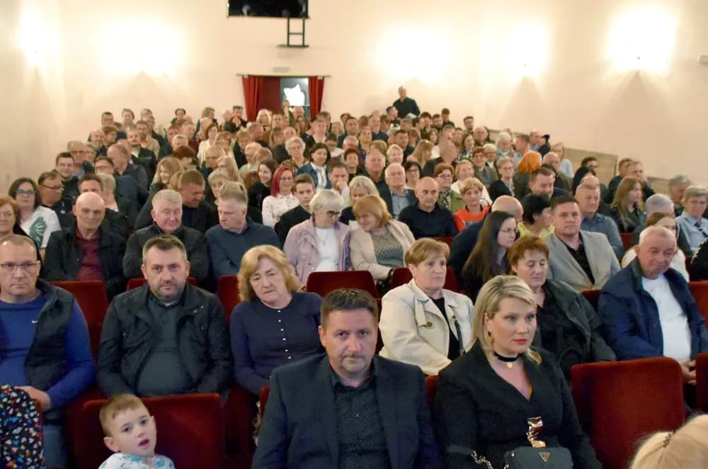 Glazbena čarolija u Požegi: Tamburaški spektakl Županijskog orkestra „Vallis Aurea“
