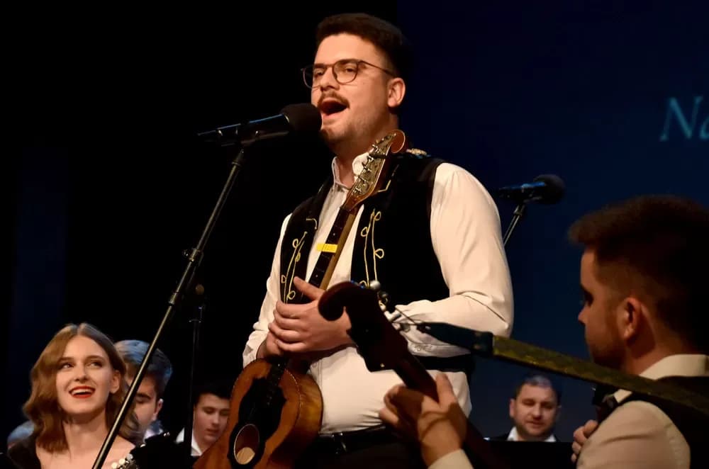 Glazbena čarolija u Požegi: Tamburaški spektakl Županijskog orkestra „Vallis Aurea“