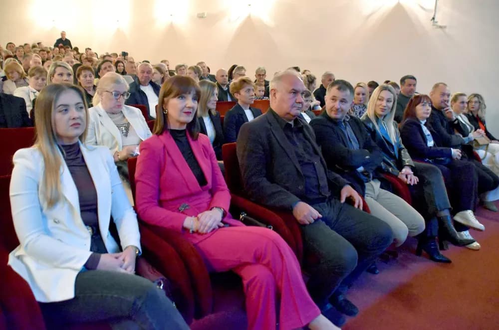 Glazbena čarolija u Požegi: Tamburaški spektakl Županijskog orkestra „Vallis Aurea“