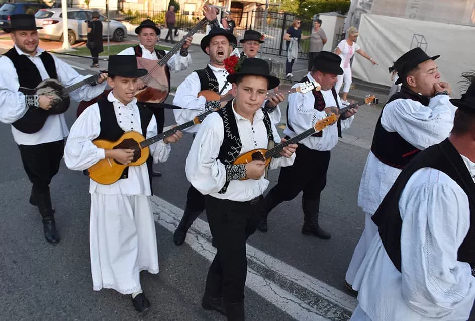 TRIJUMF TRADICIJE I ZAJEDNIŠTVA: HKUD „Slavonija“ iz Jakšića putuje na državnu smotru u Bjelovar!
