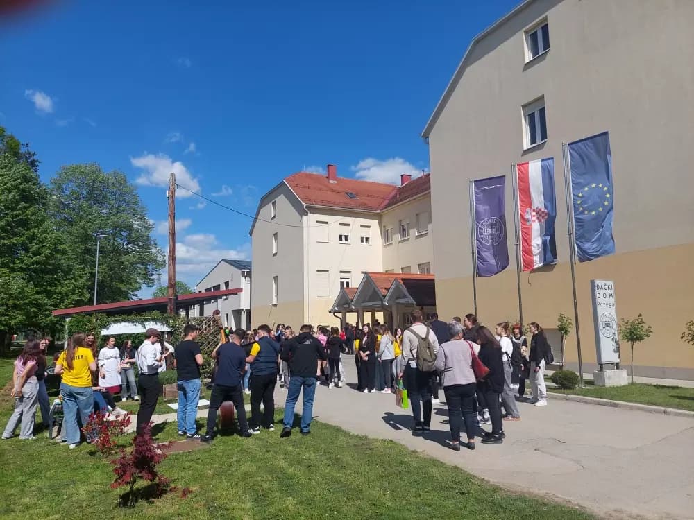 Panika u Požegi: Škole i Đački dom evakuirani zbog prijetnji bombama