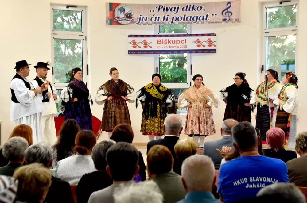 Biškupci odjekivali tradicijom: Održan 11. susret pjevačkih skupina „Pivaj diko, ja ću ti polagat“