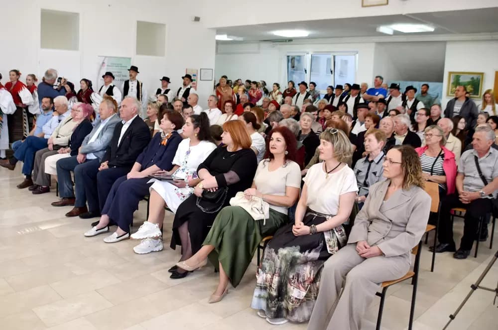Biškupci odjekivali tradicijom: Održan 11. susret pjevačkih skupina „Pivaj diko, ja ću ti polagat“