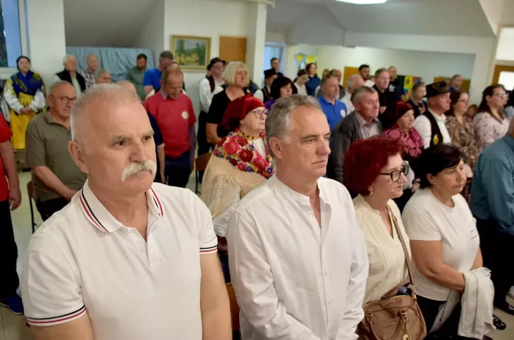 Biškupci odjekivali tradicijom: Održan 11. susret pjevačkih skupina „Pivaj diko, ja ću ti polagat“