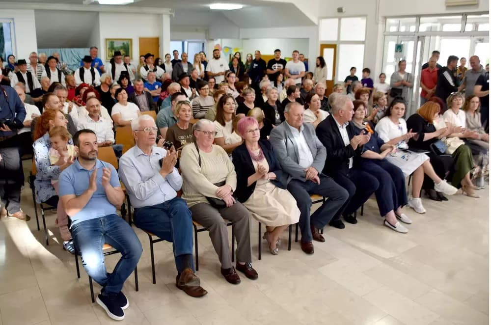 Biškupci odjekivali tradicijom: Održan 11. susret pjevačkih skupina „Pivaj diko, ja ću ti polagat“